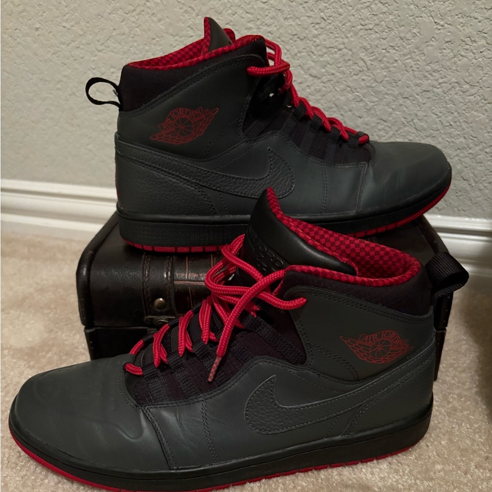 Air Jordan’s Dark grey/Red Sz 11 Men’s